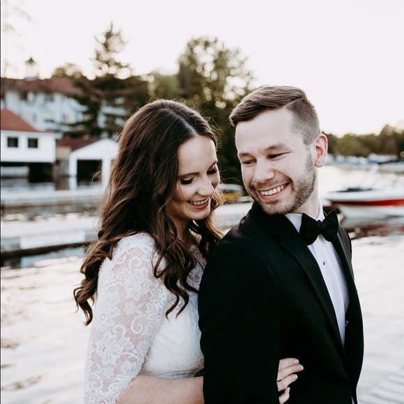 Meet your Posher, Hollie - Picture 1 of 1